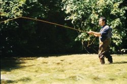 Posizione corretta della canna alla fine del lancio in avanti. 