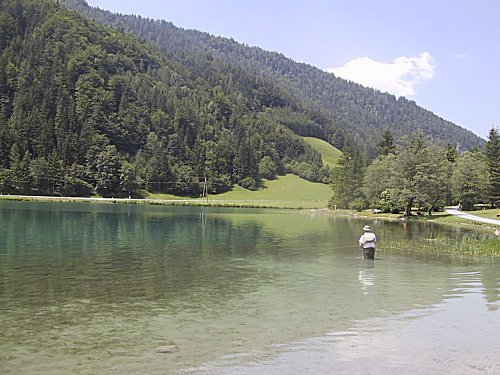 A pesca nel lago.