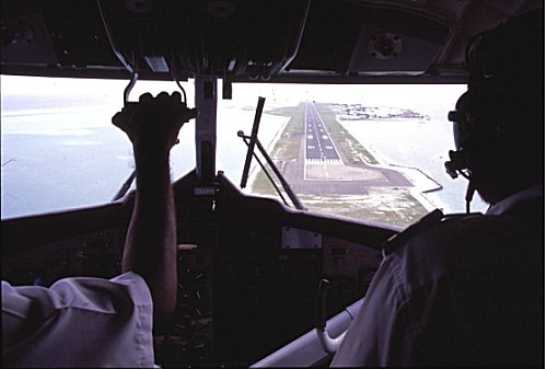 In vista dell’aeroporto di Malé.